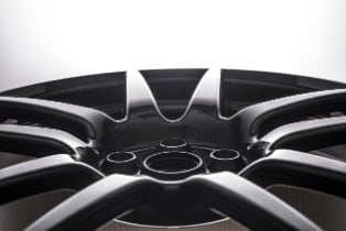 2017 Ford GT optional gloss finish carbon fiber wheel
